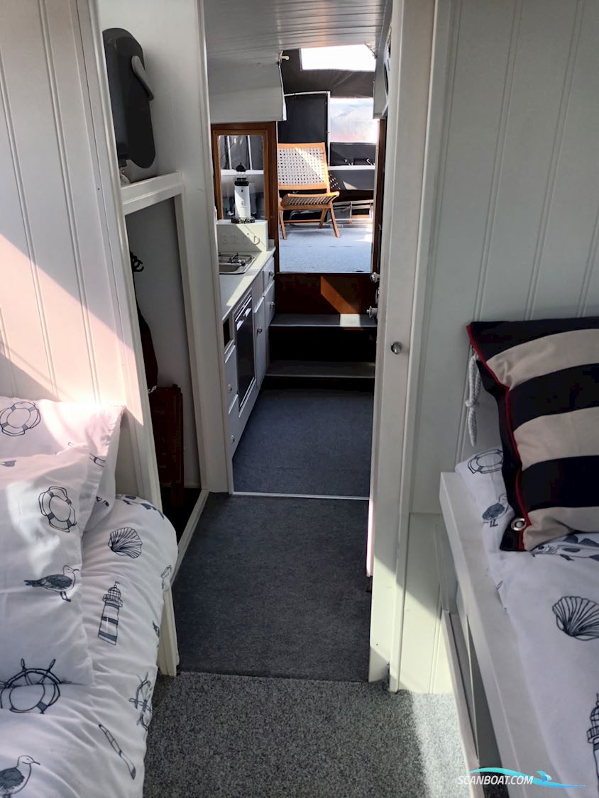 Coronet 32 Oceanfarer Wing