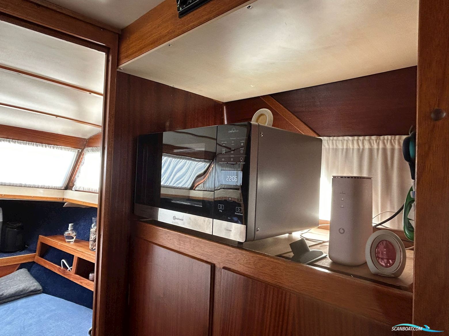 Coronet Commander 32