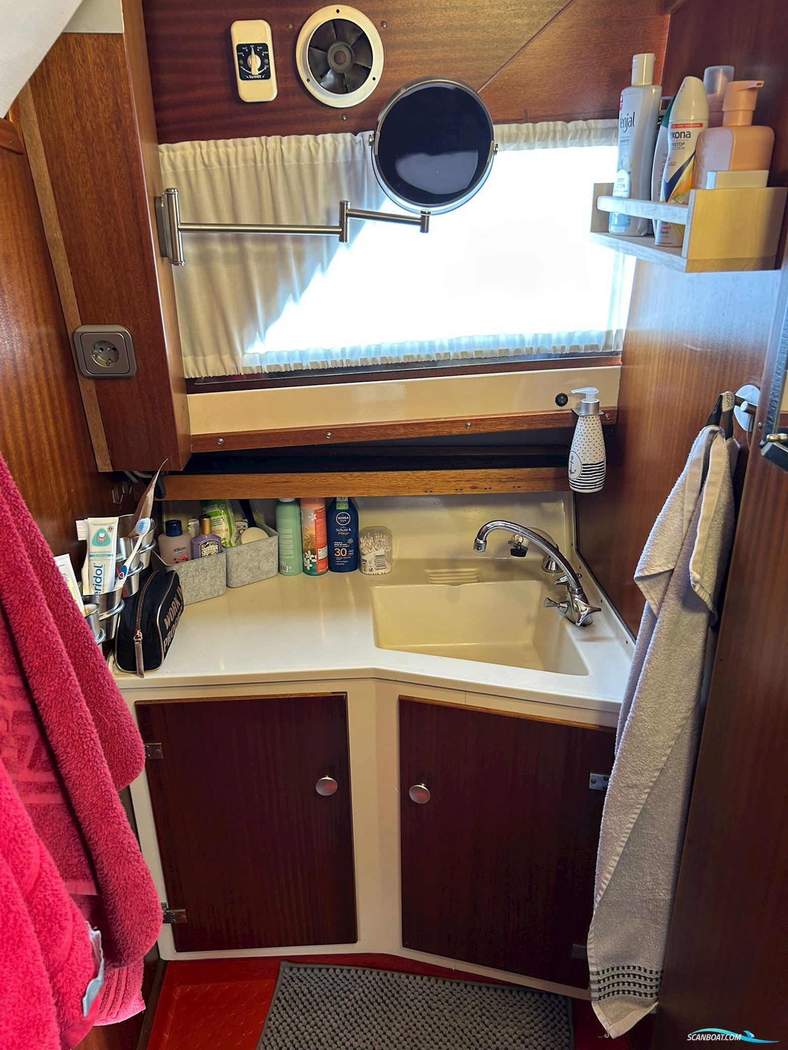 Coronet Commander 32