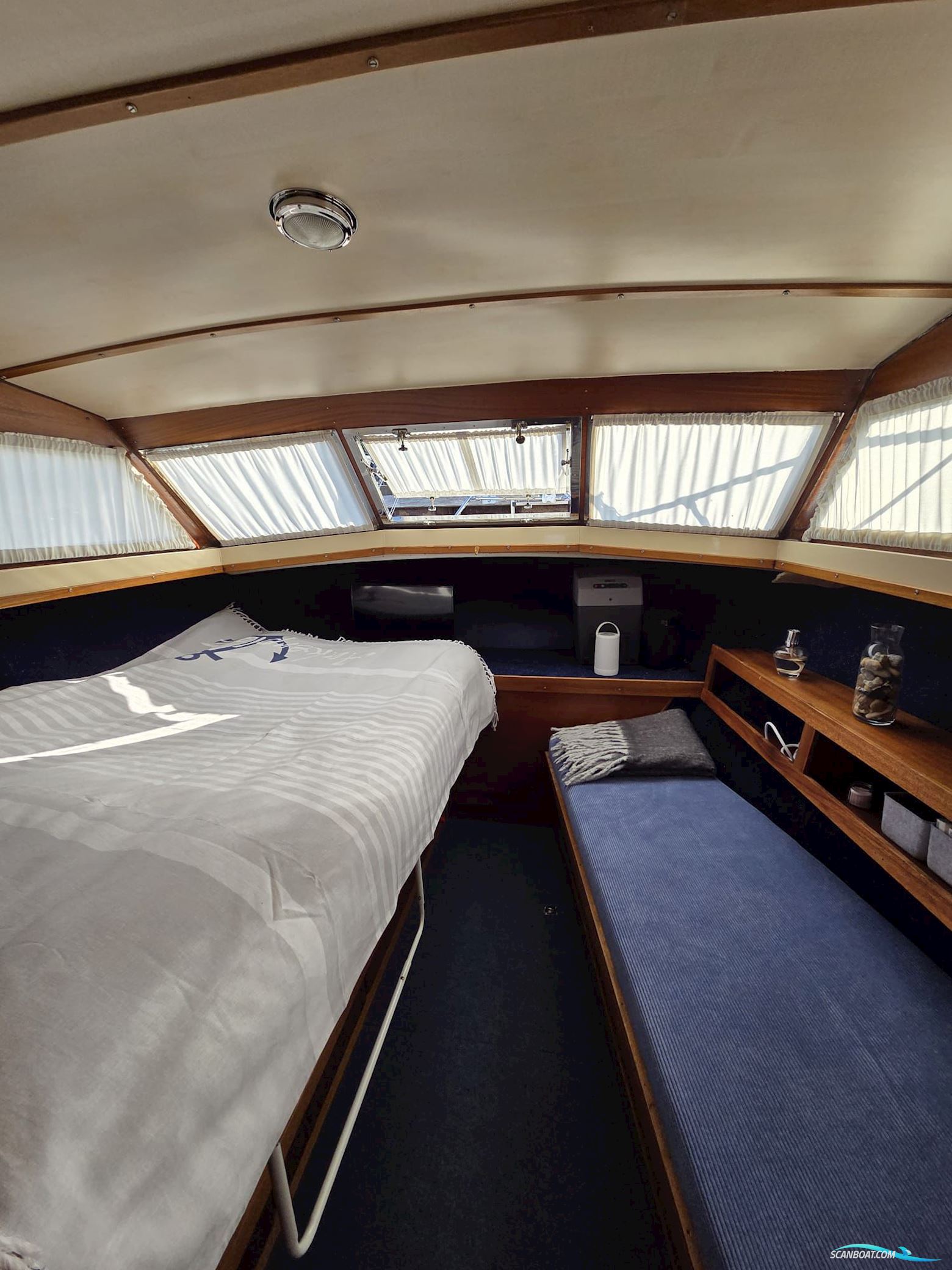 Coronet Commander 32