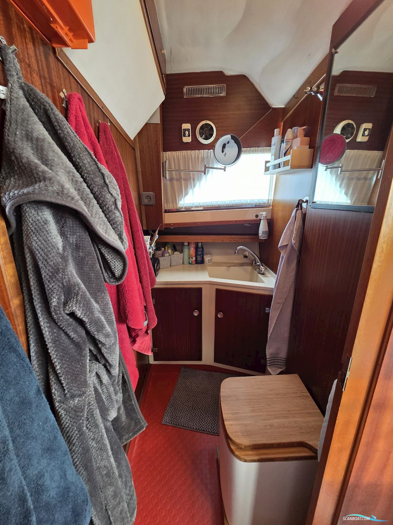 Coronet Commander 32