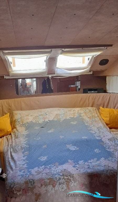 Coronet Commander 38`