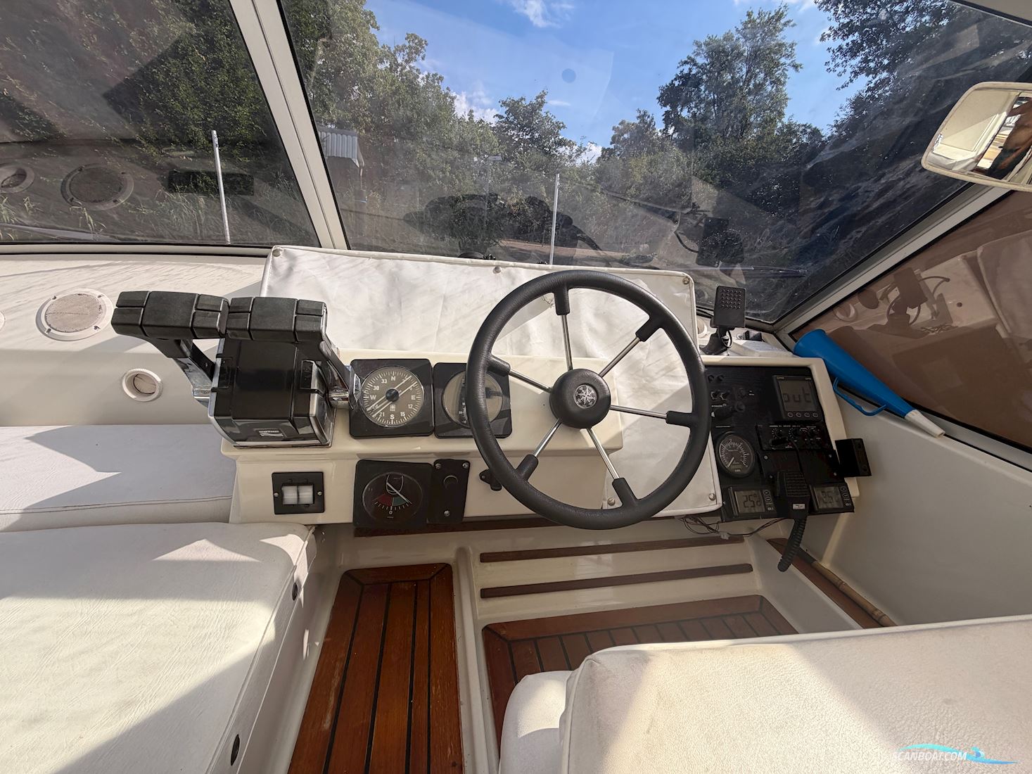 Coronet Commander 38`