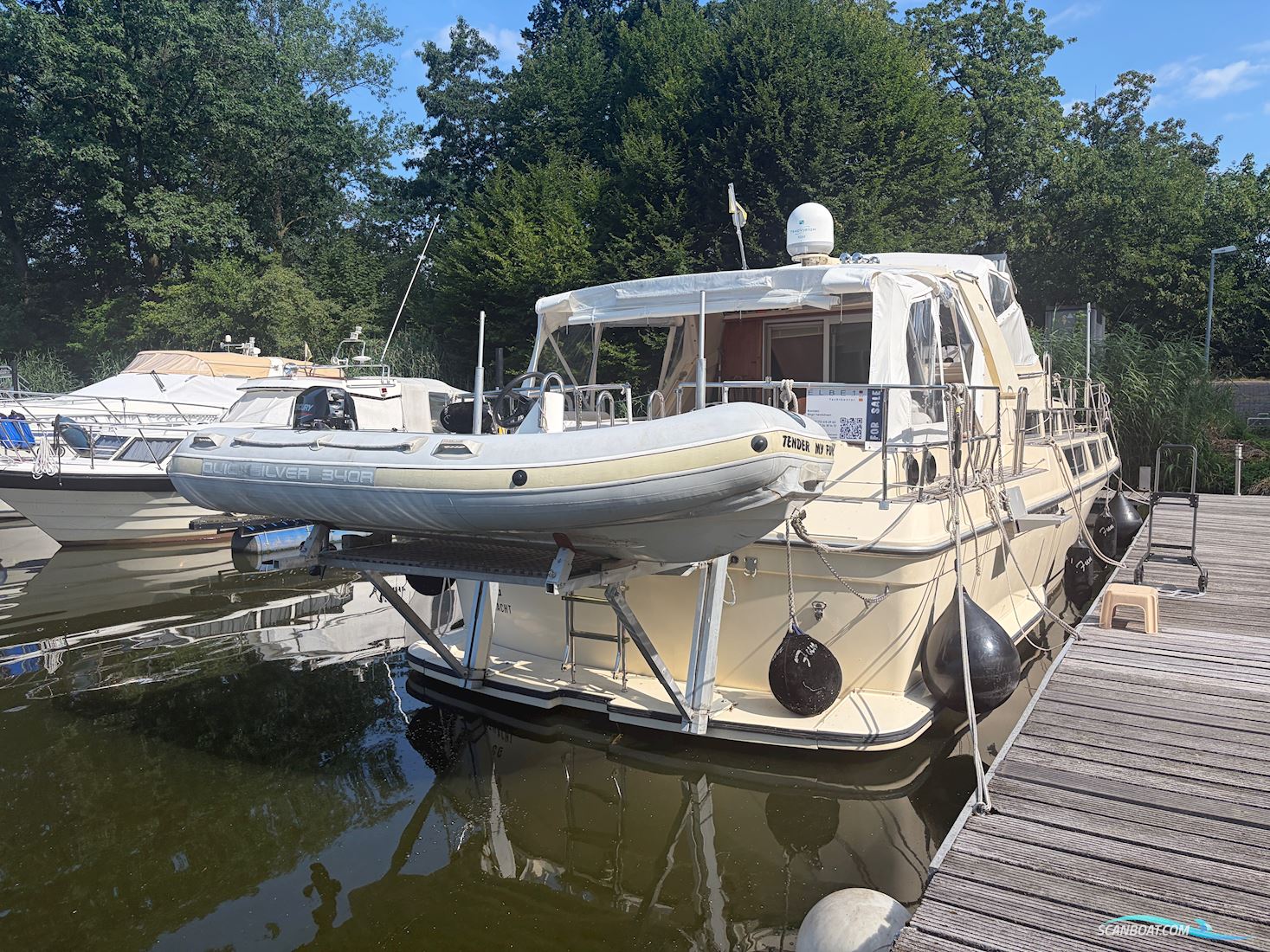 Coronet Commander 38`