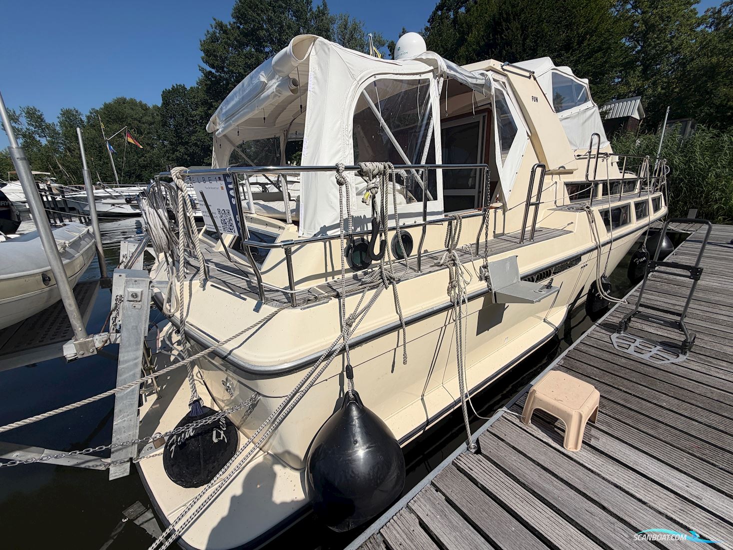 Coronet Commander 38`