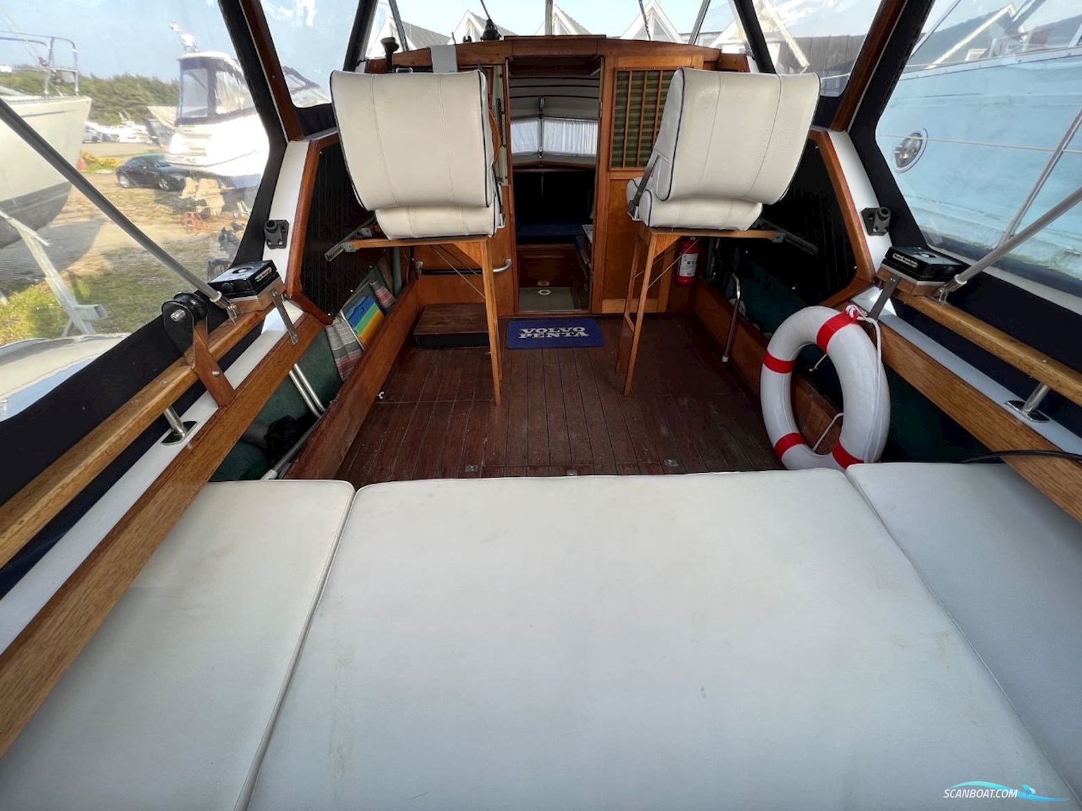 Coronet De Luxe 24 Cabin