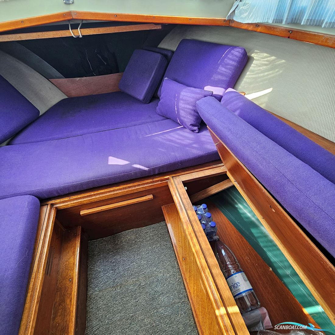 Coronet De Luxe 24 Cabin
