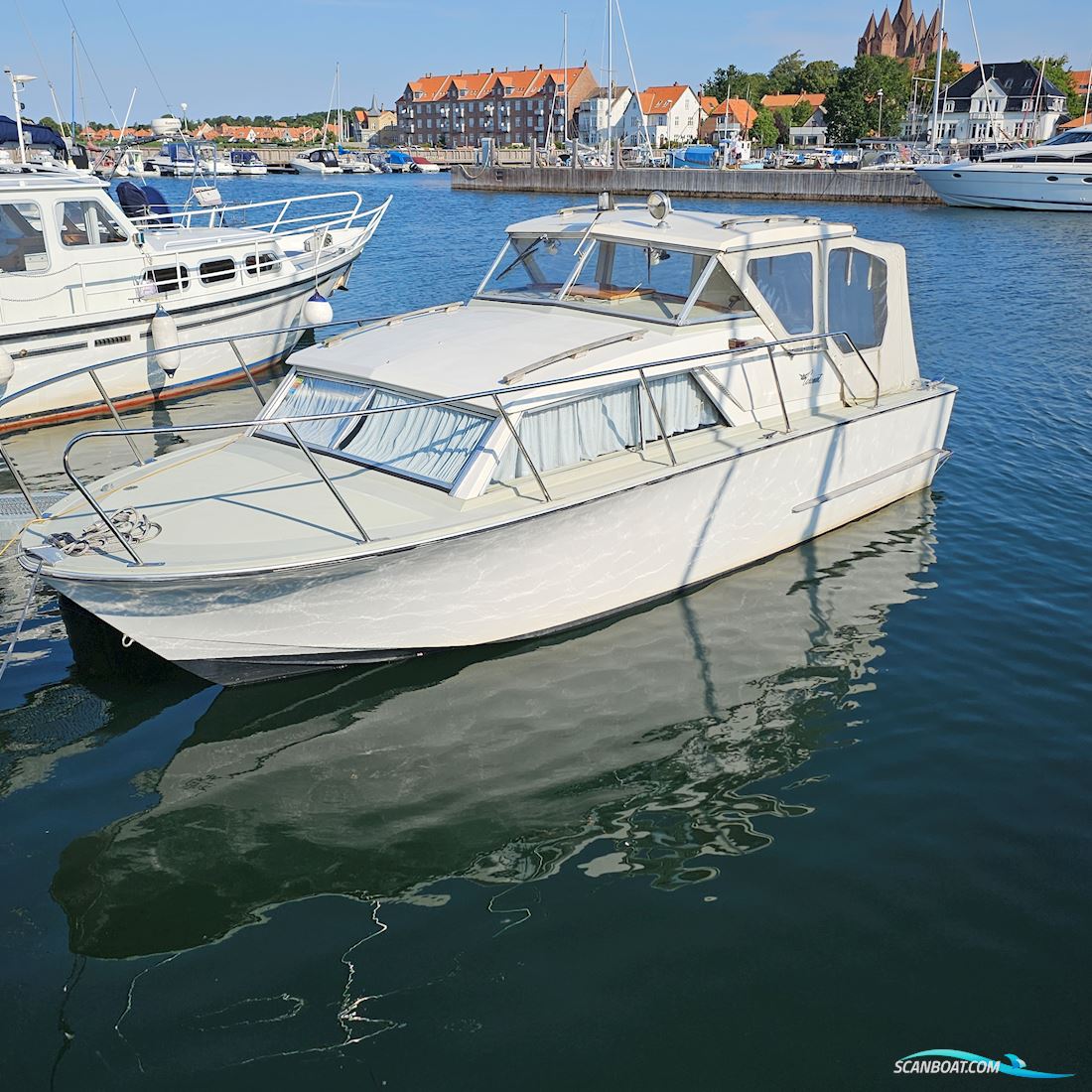 Coronet De Luxe 24 Cabin, Tilbud i April Nyere Mercury Motor