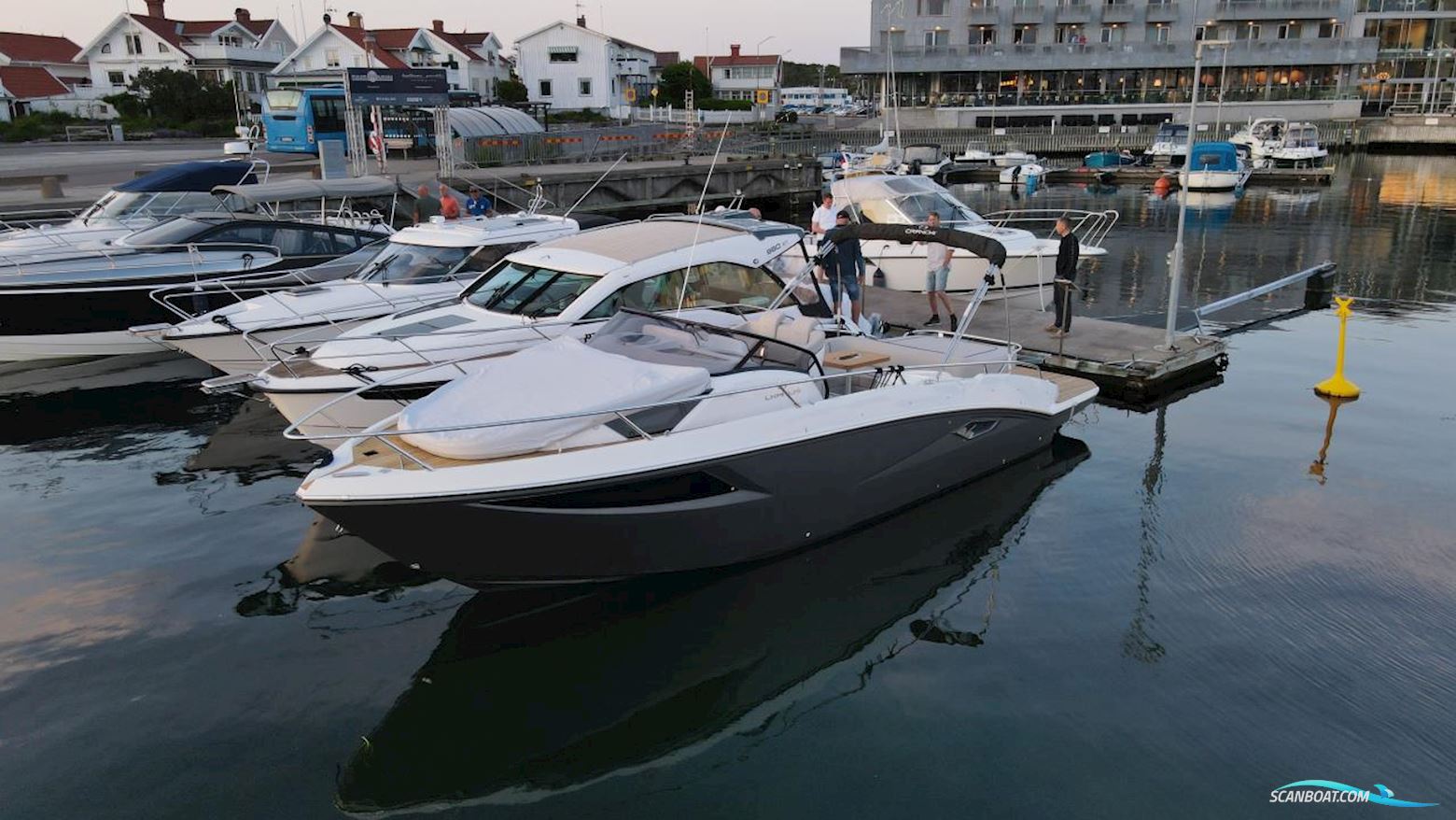 Cranchi Endurance 30 Motorboten 2023, met Volvo Penta D4 320 motor, Sweden