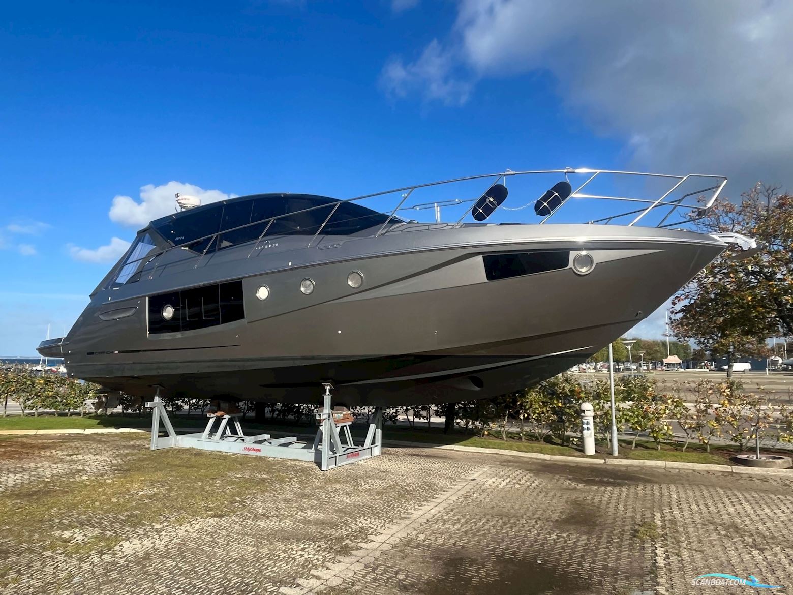 Cranchi M44 HT (2022) - Nedsat Motorboten 2022, met Volvo Penta D6 m/Joystik motor, Denemarken