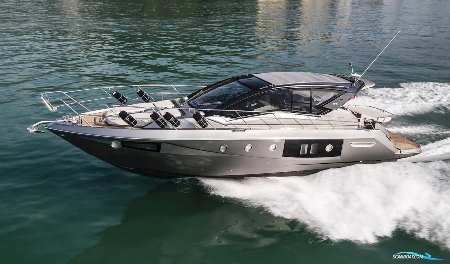 Cranchi M44 HT - preorder fra