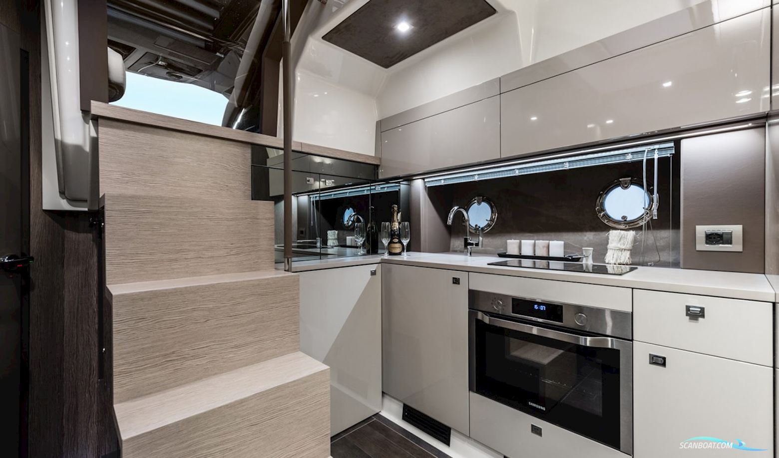 Cranchi M44 HT - preorder fra