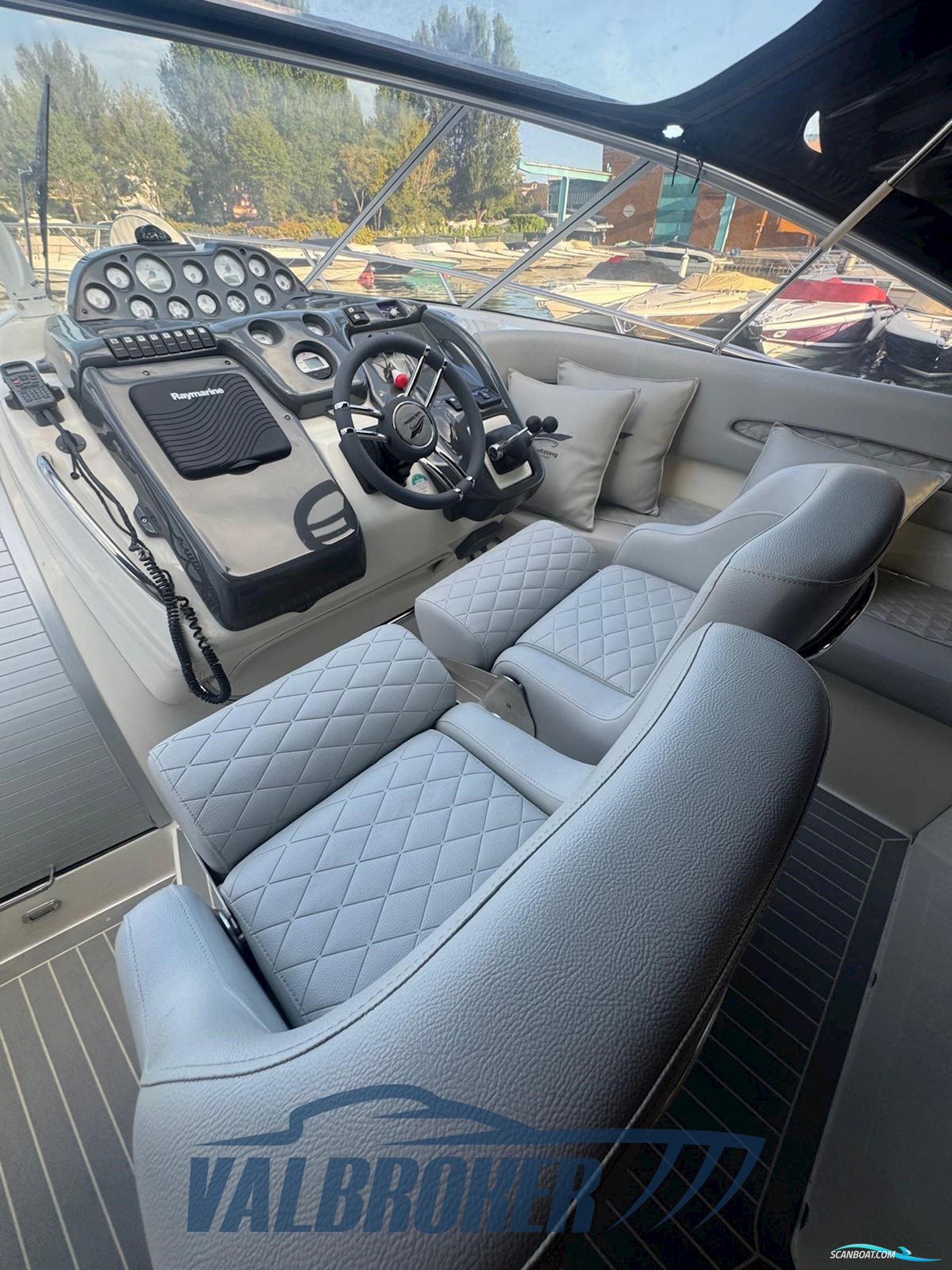 Cranchi Pelican 32