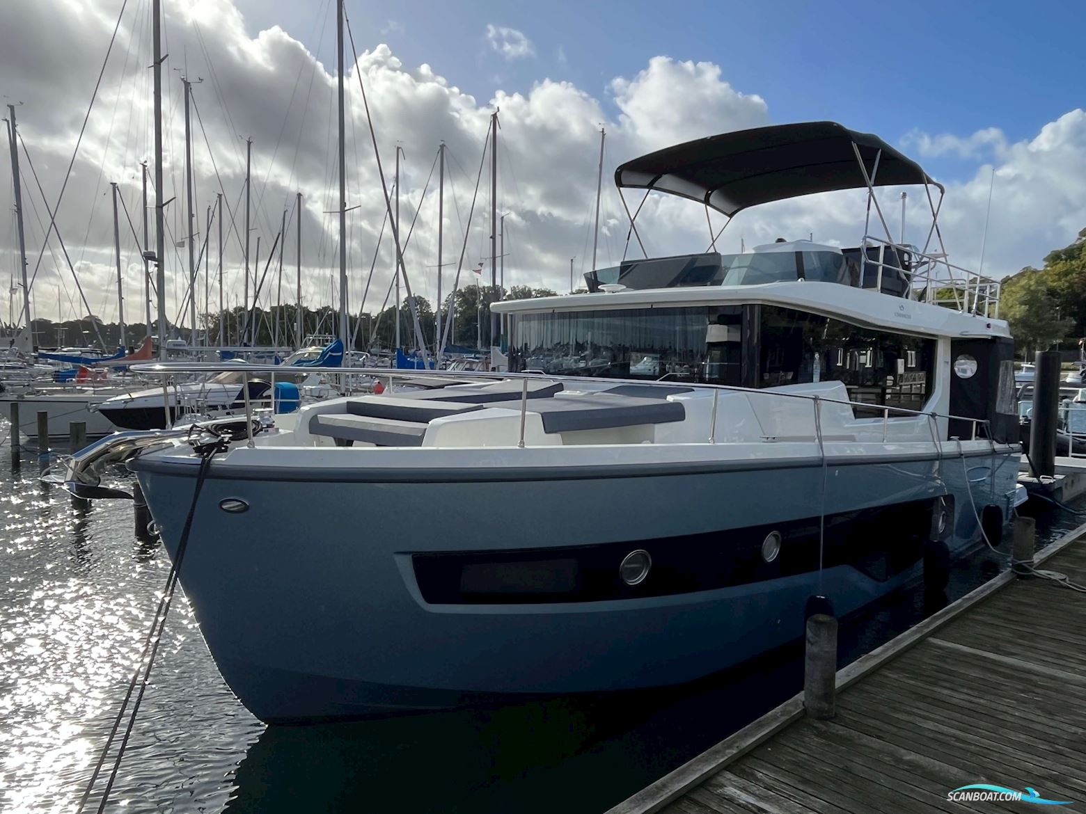 Cranchi T43 Eco Trawler LD - (2022) SOLGT Motorboten 2022, met Volvo Penta IPS 500 x 2 inkl. DPS og assistent docking motor, Denemarken