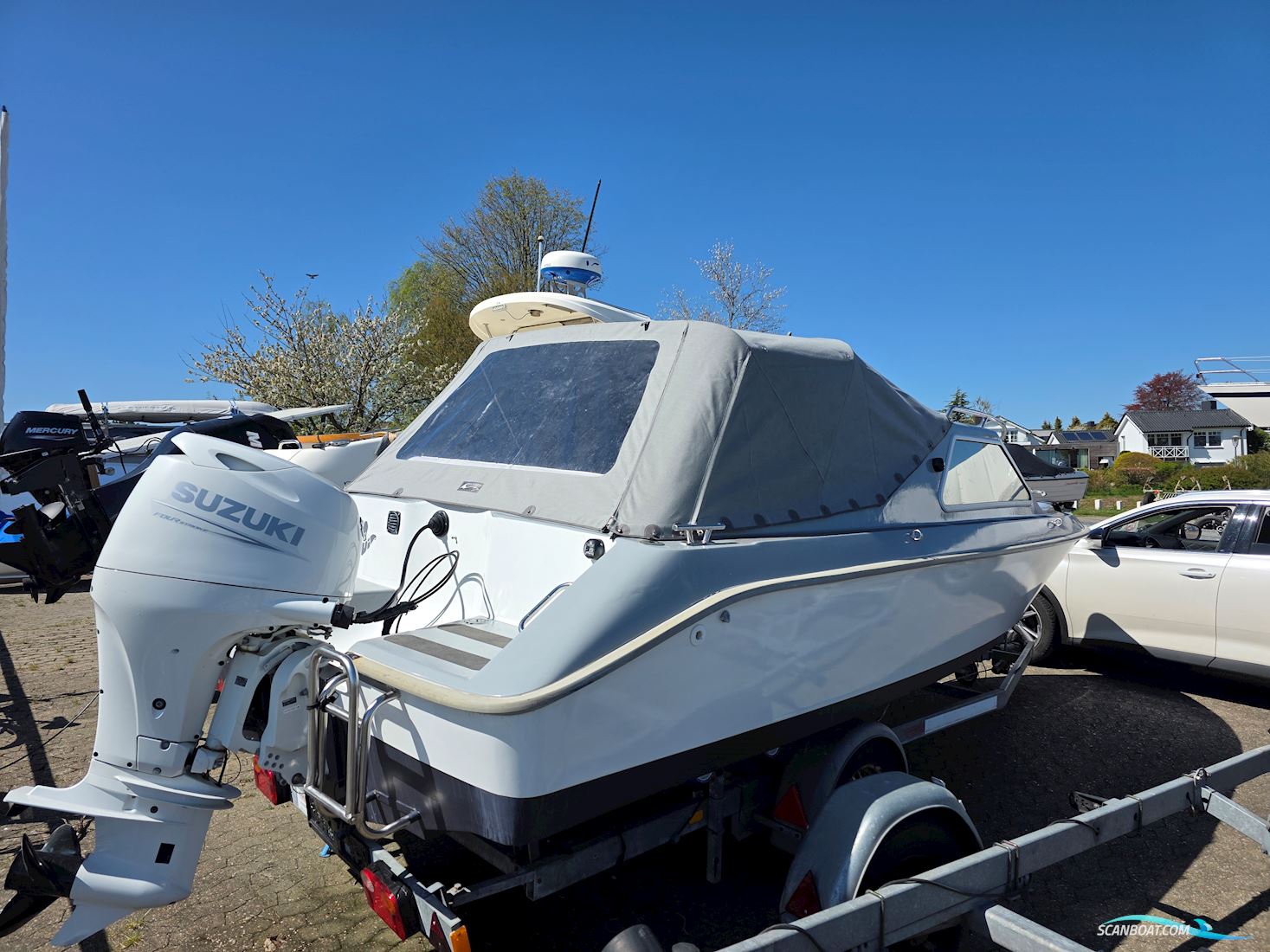 Crescent 590 Crown