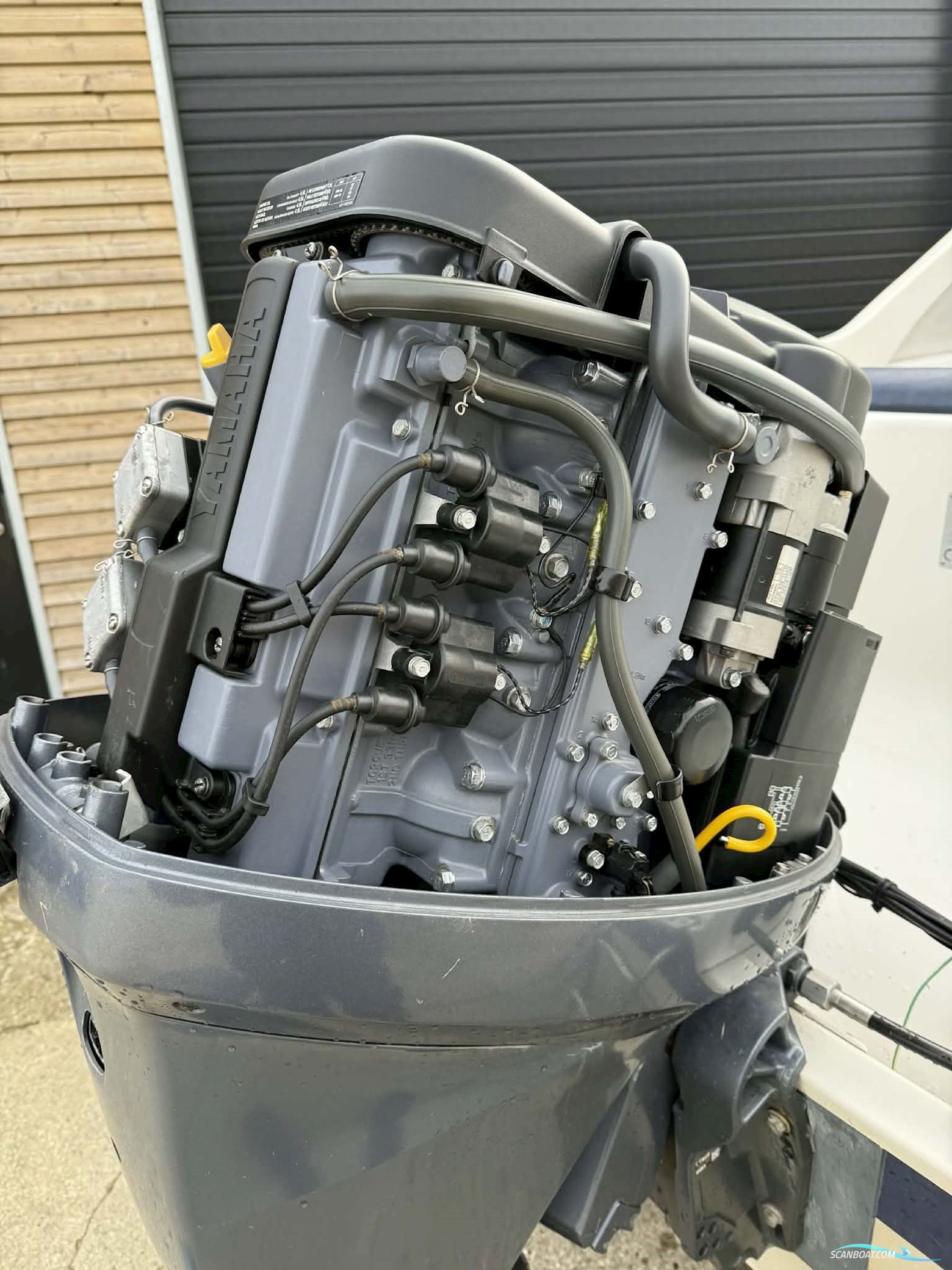 Crescent 610 Corona Med 100 hk Yamaha