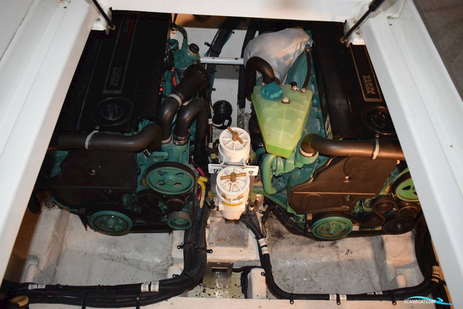 Cruiser Yachts 300 Express - Twin Volvo Penta D3/Udstyr - Diesel