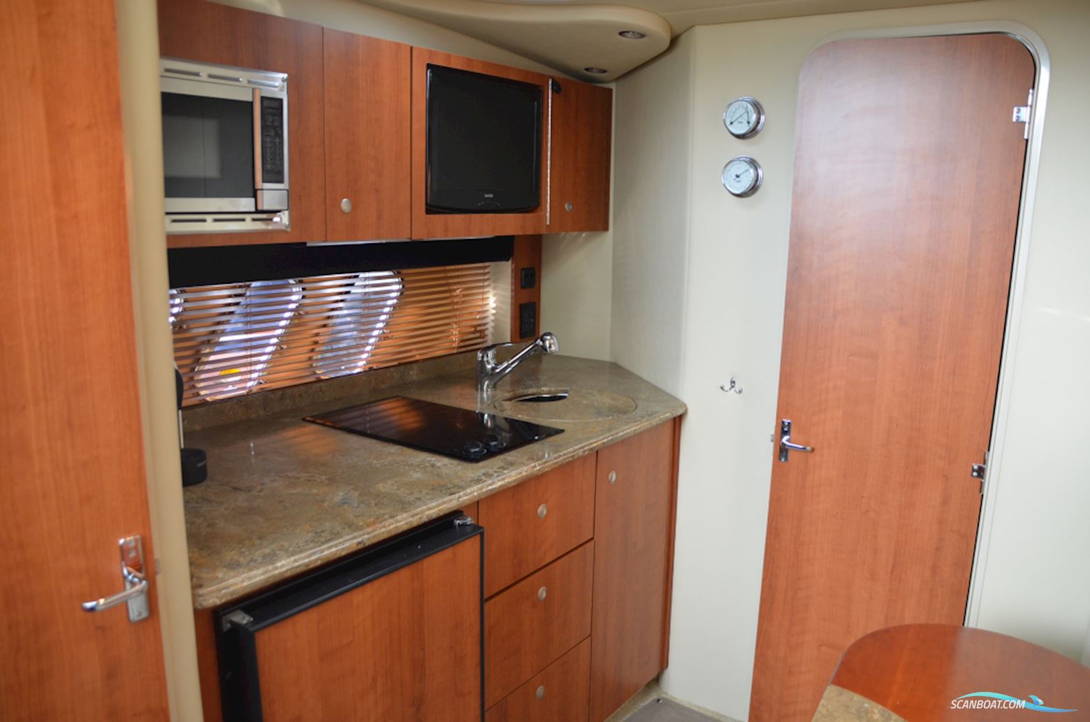 CRUISERS 330 Express