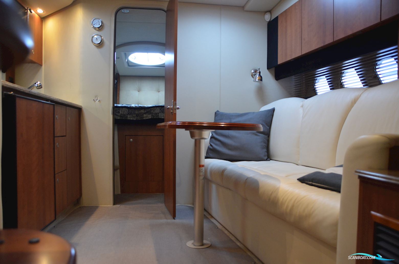 CRUISERS 330 Express