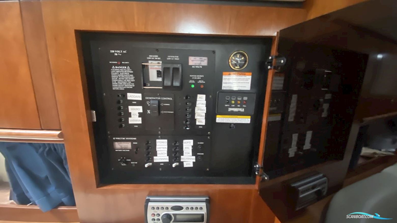 Cruisers Yacht 340 Express