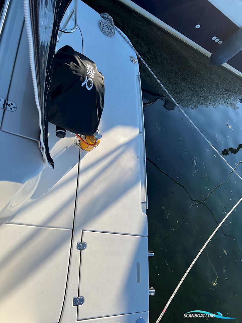 Cruisers Yacht Rouge 3075