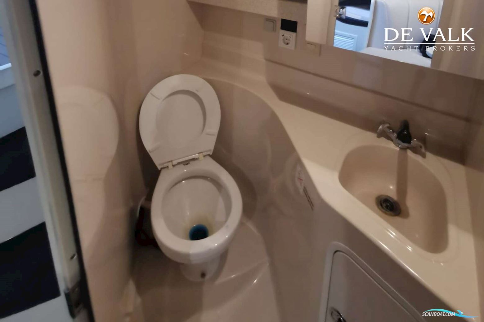 Cruisers Yachts 3075 Rogue