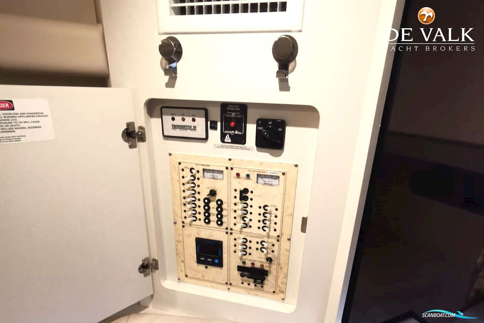 Cruisers Yachts 3075 Rogue