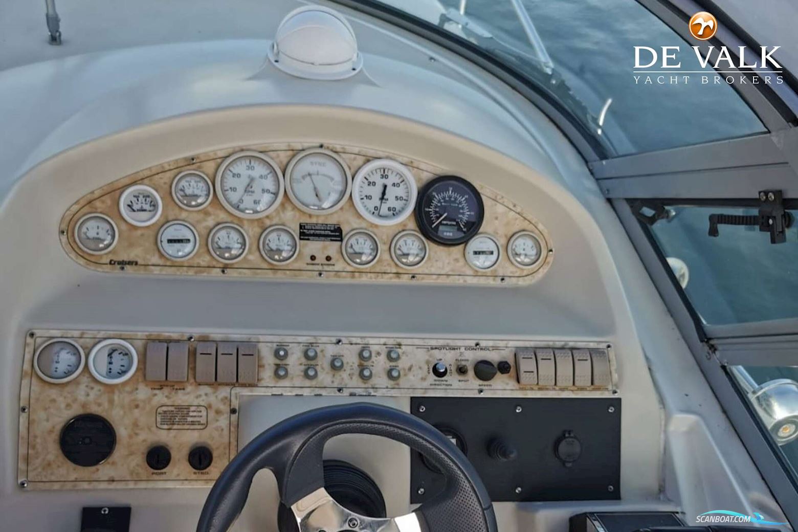 Cruisers Yachts 3075 Rogue