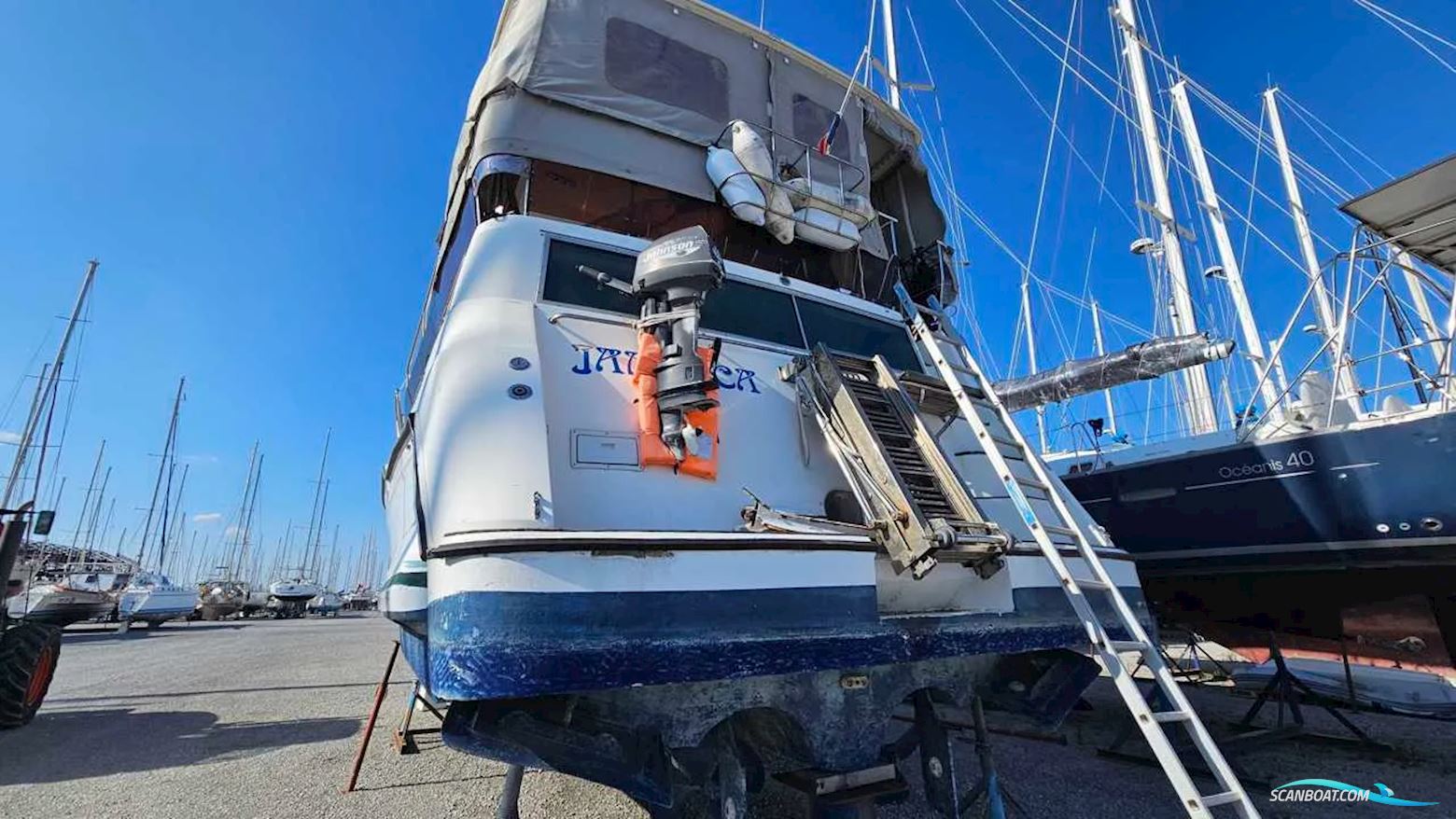 Cruisers Yachts 3850 Aft