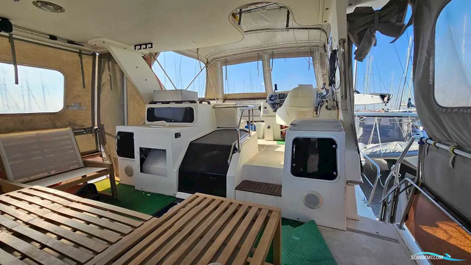 Cruisers Yachts 3850 Aft