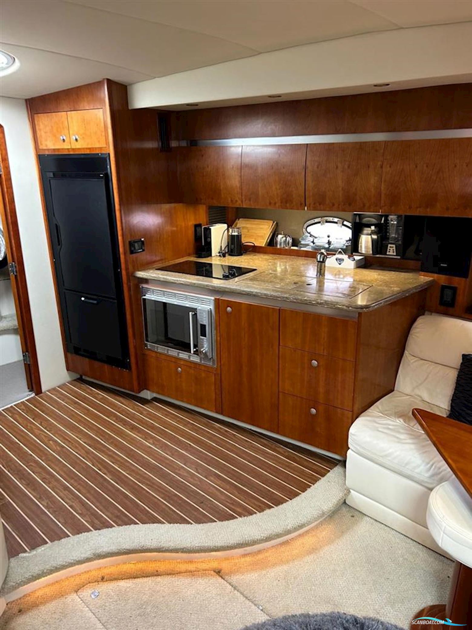 Cruisers Yachts 420 Express