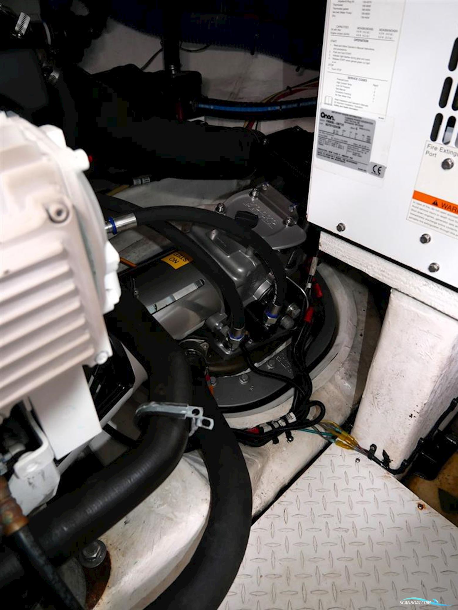 Cruisers Yachts 420 Express