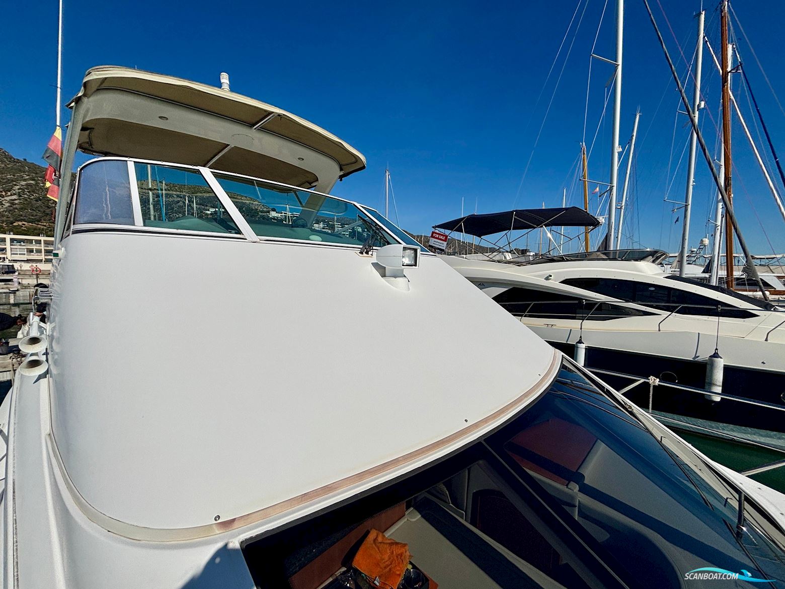 Cruisers Yachts 447 Sport Sedan