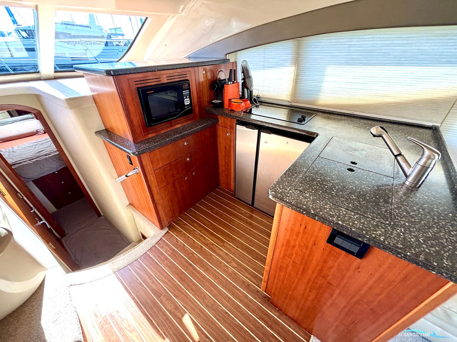 Cruisers Yachts 447 Sport Sedan