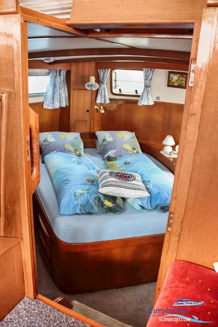 CT 35 Sun Deck Trawler