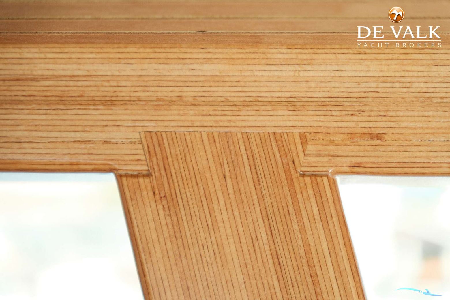 Custom Built Houseboat luxe motor