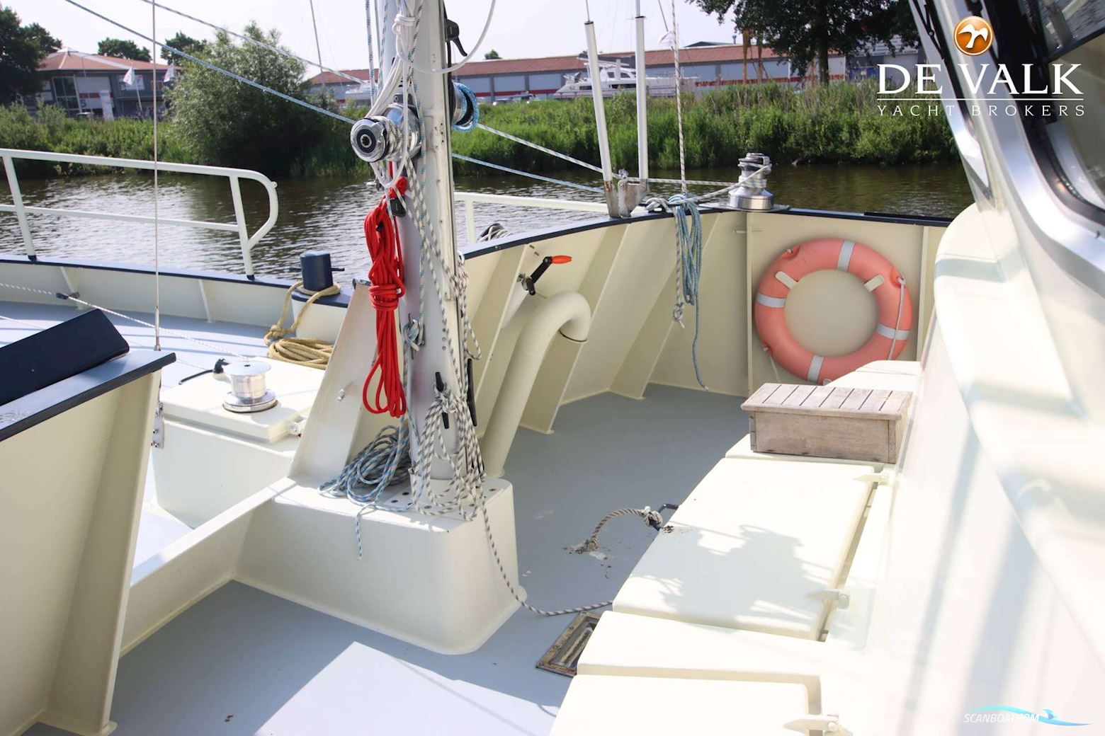 CUSTOM Explorer Trawler 1800