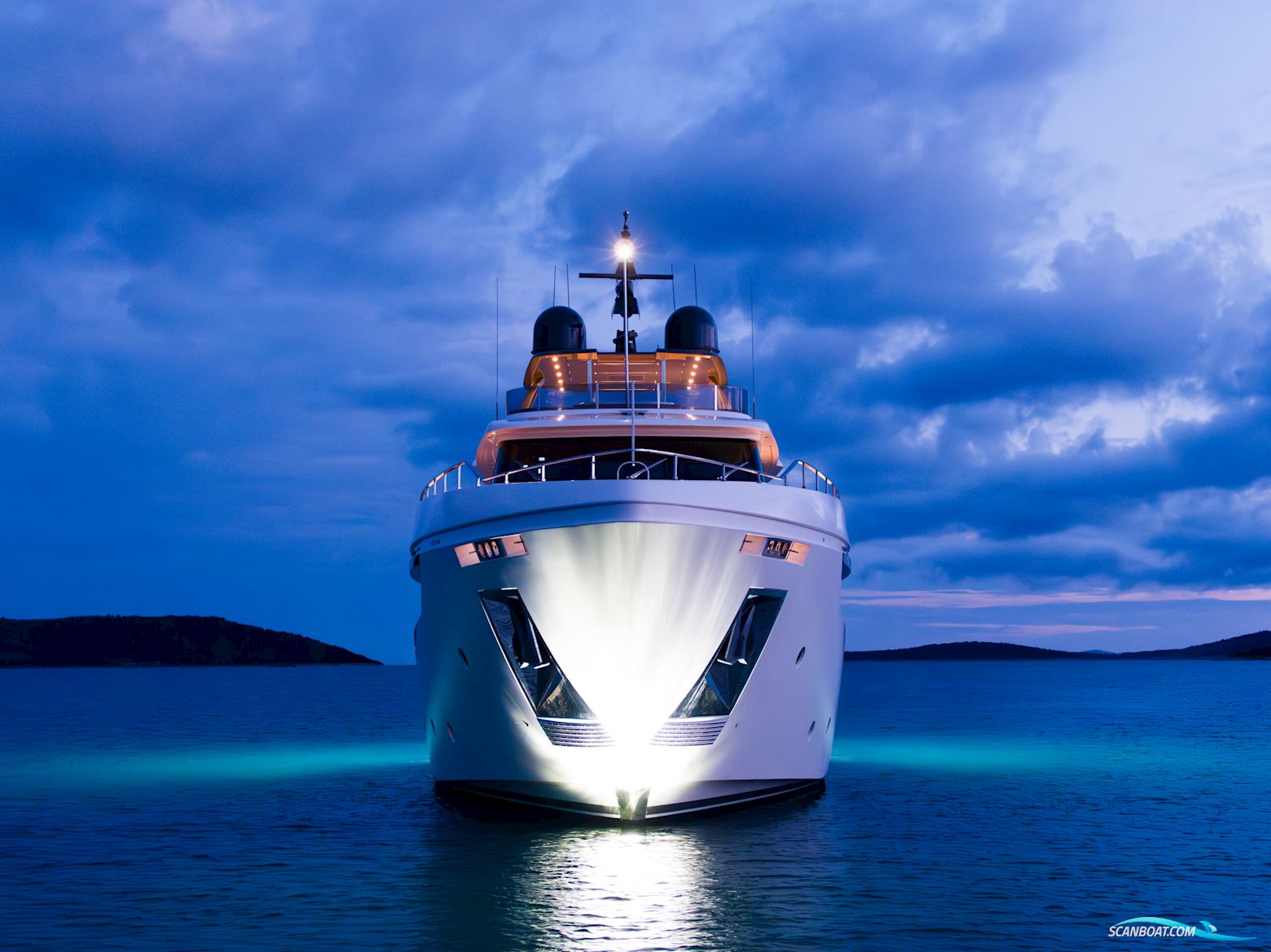 Custom Line Navetta 33