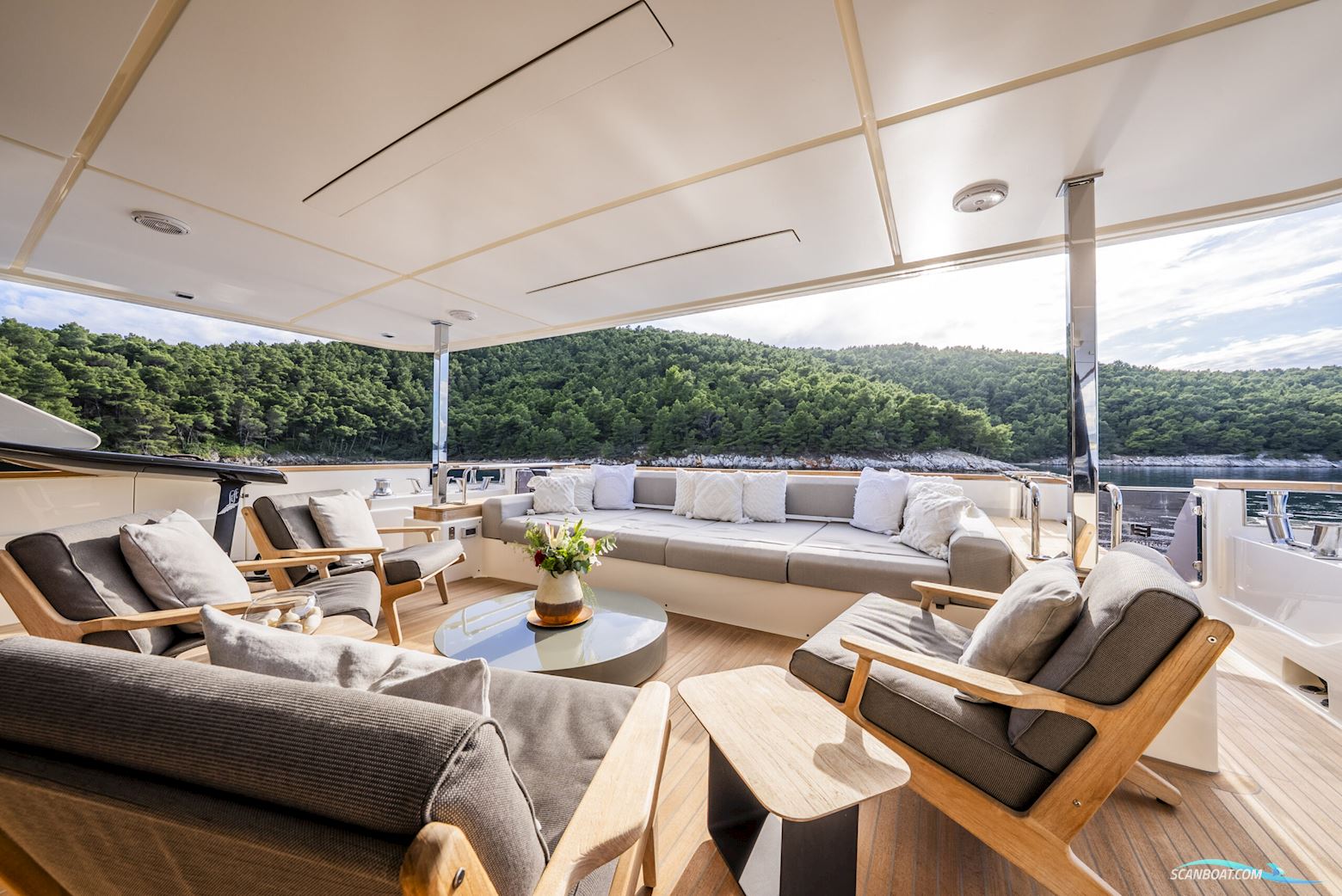 Custom Line Navetta 33