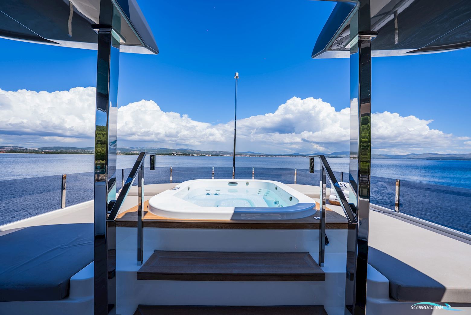 Custom Line Navetta 33