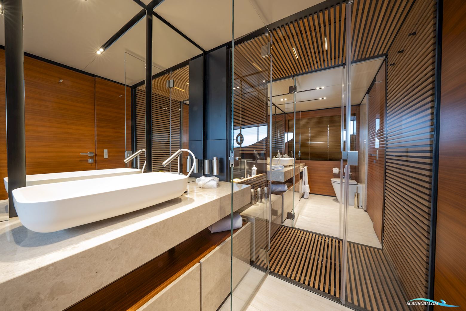 Custom Line Navetta 33