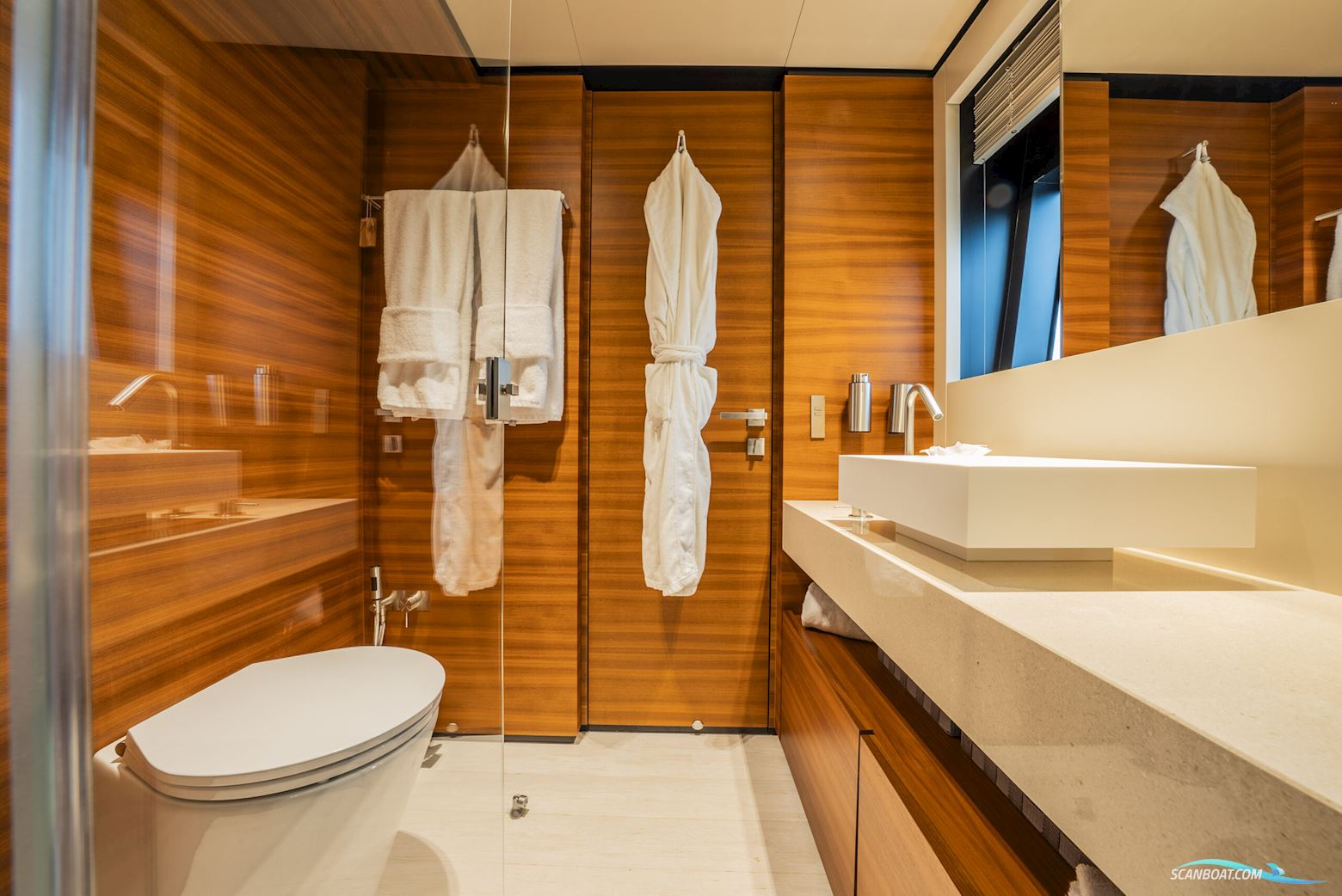 Custom Line Navetta 33