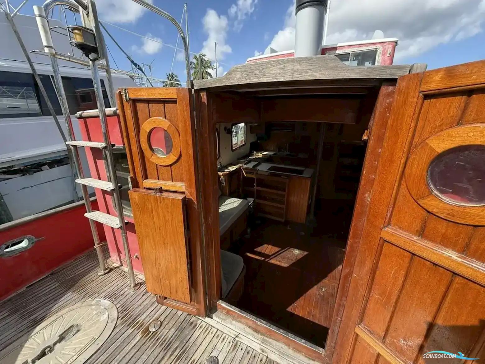 Custom Lord Nelson Victory Tug 37