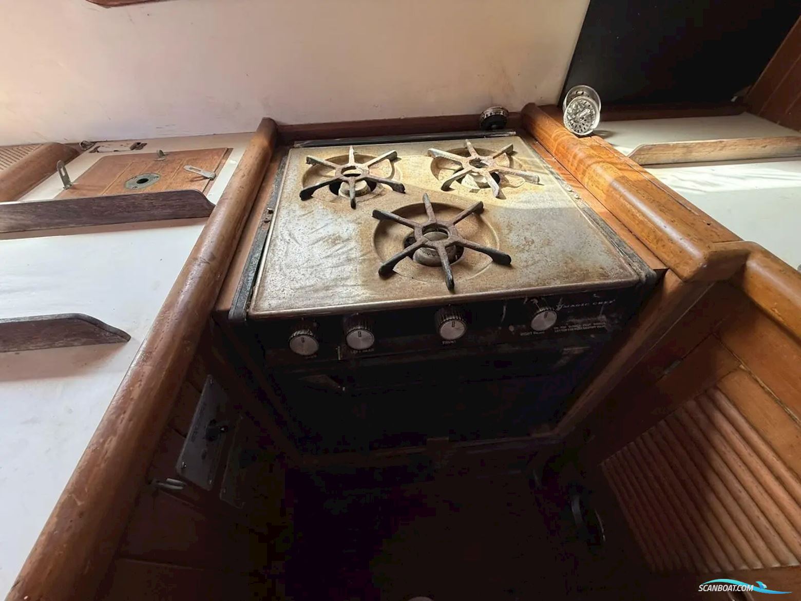 Custom Lord Nelson Victory Tug 37