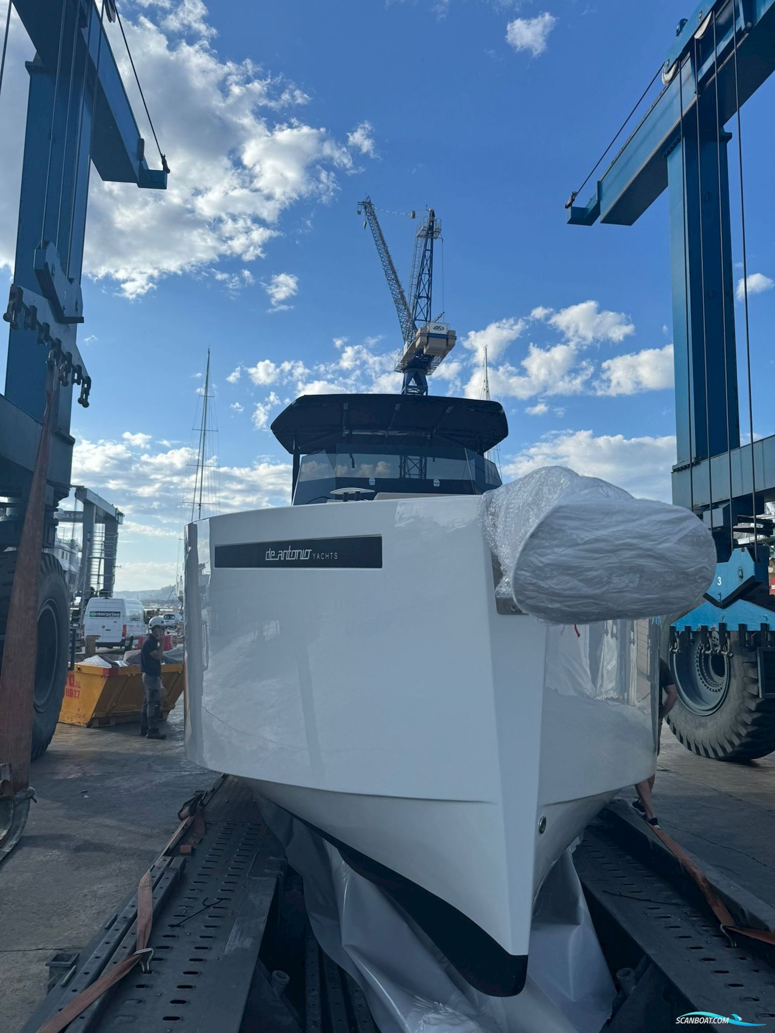 De Antonio Yachts D28