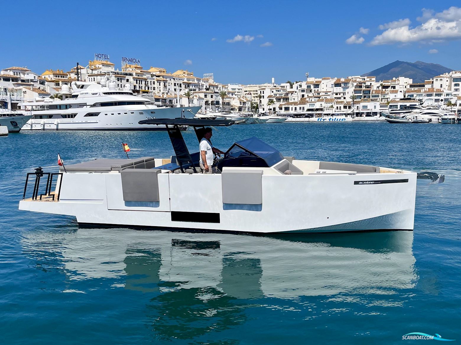 De Antonio Yachts D33 OPEN
