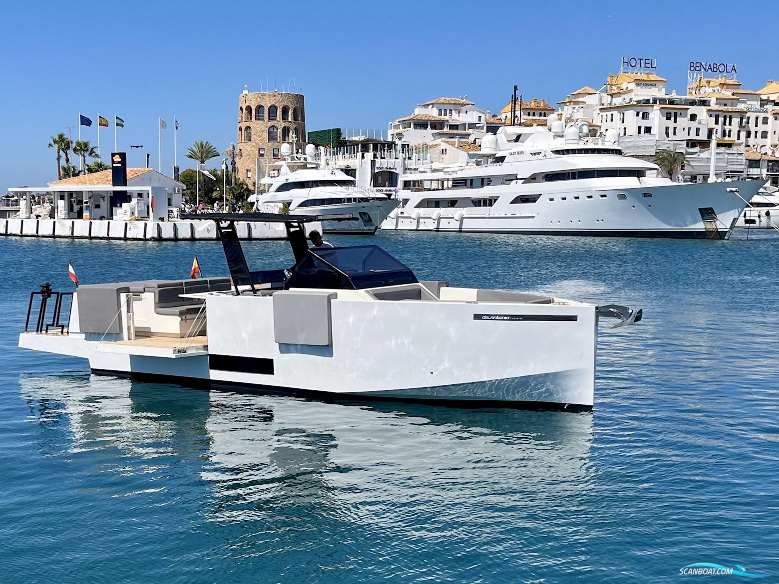 De Antonio Yachts D33 OPEN