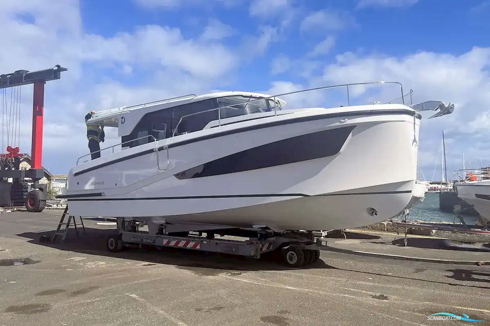 Delphia 10 Sedan