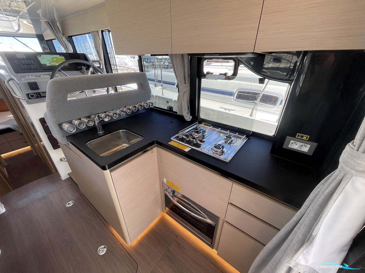 Delphia 11 Flylounge