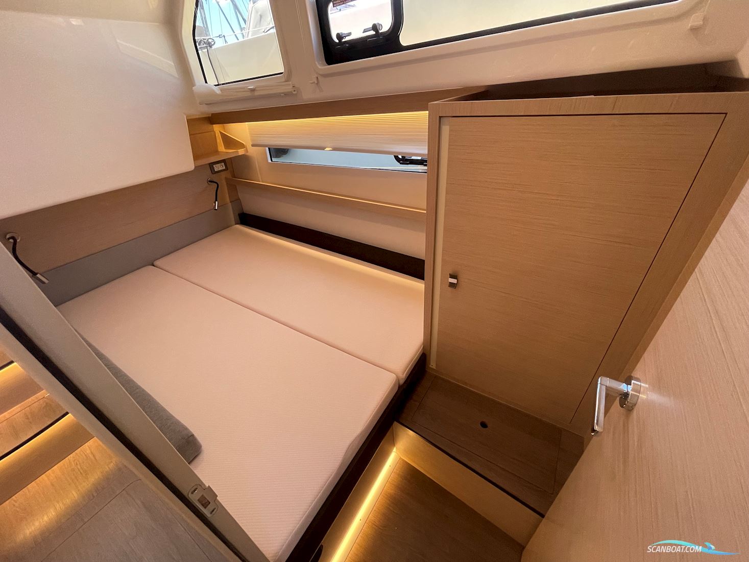 Delphia 11 Flylounge